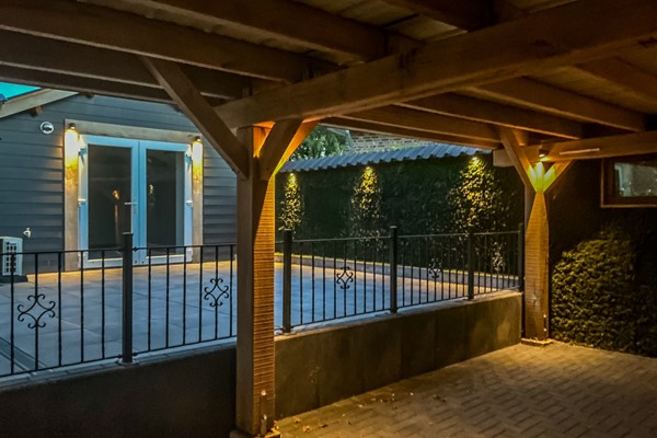 Foto - Te koop: Een woning voor de toekomst met een energielabel van A+++ met een multifunctionele ruimte      (ca 25 m2) en tuin met eiken overkapping en grote eiken carport in het Heuvelland.